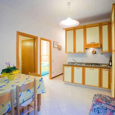 Two-bedroom Near Sea 12 רוסולינה מארה
