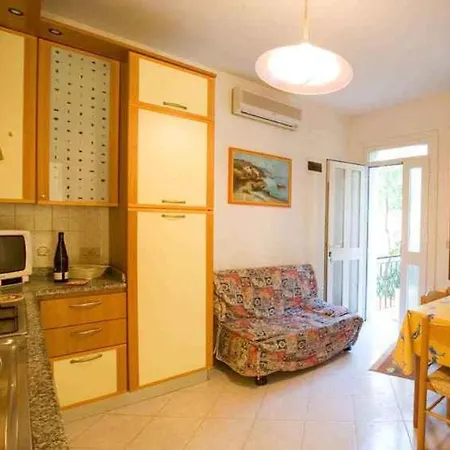 Two-bedroom Near Sea 12 דירה *
