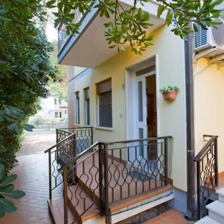 דירה Two-bedroom Near Sea 12